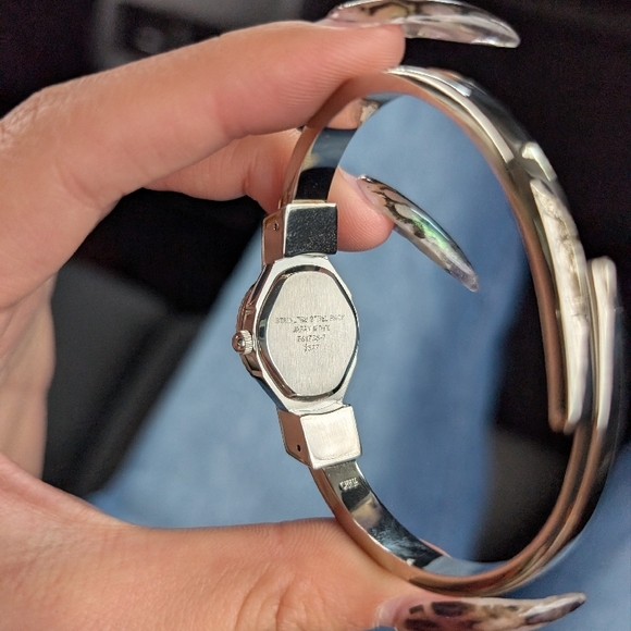 Vintage Floral Peek-a-boo Enamel Watch - Picture 4 of 4